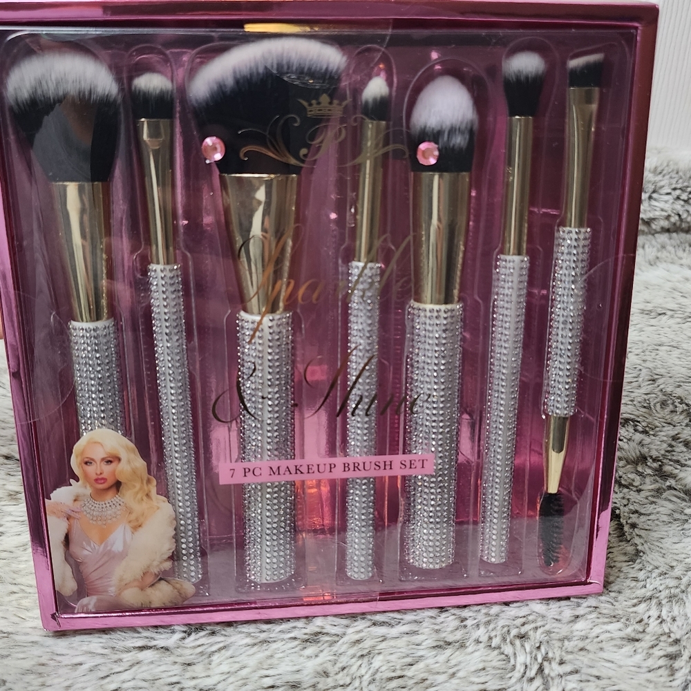 Paris Hilton Sparkle & Shine 7 PC Makeup Brush Set NWT